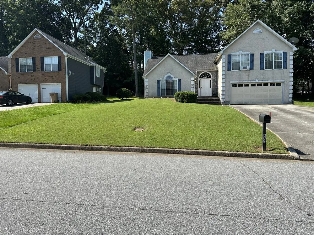 Custom yard maintenance in Jonesboro, GA by AK Lawn & Commercial Cleaning
