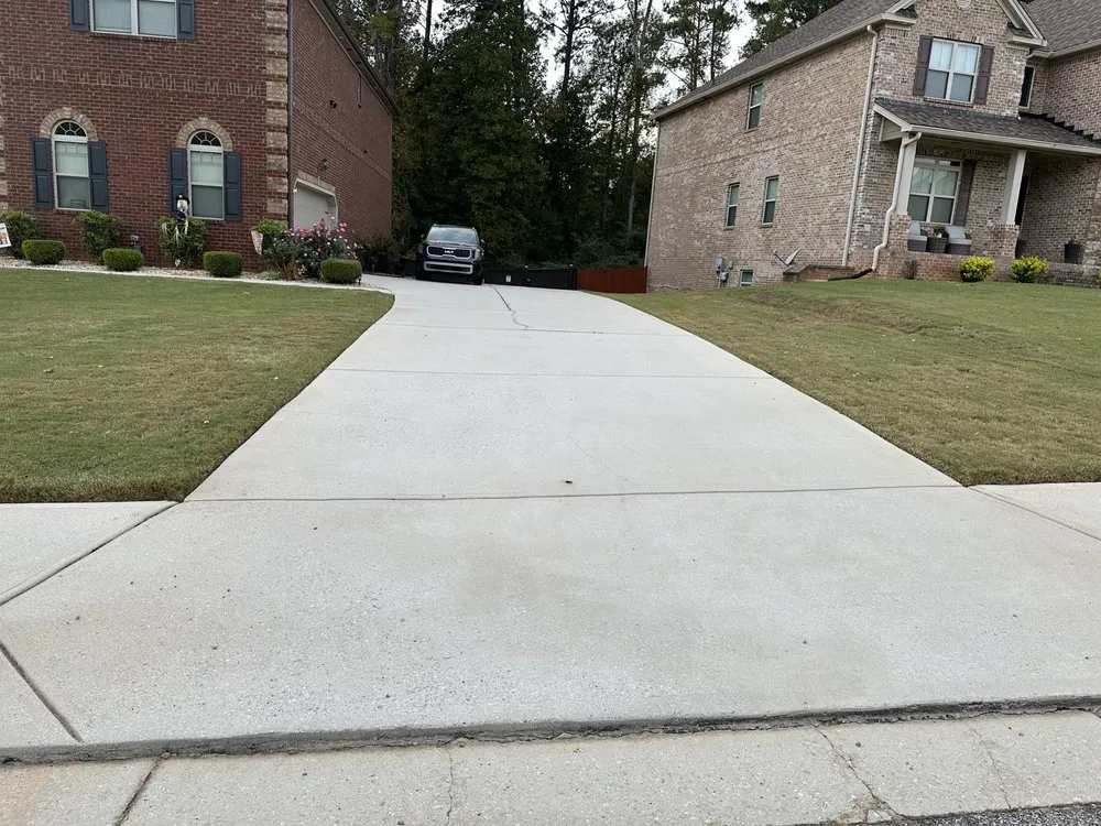 Custom lawn mowing service experts serving Jonesboro, GA - AK Lawn & Commercial Cleaning