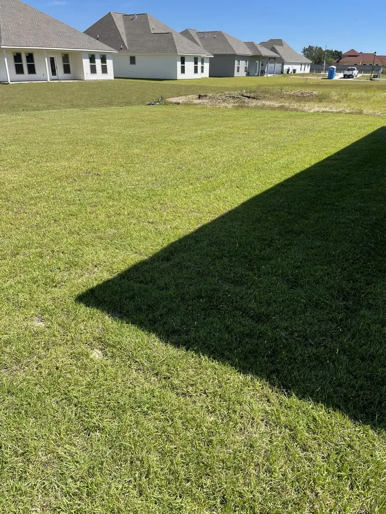 Top-rated garden landscaping for beautiful yards in Gramercy, LA by A&K Lawn Care