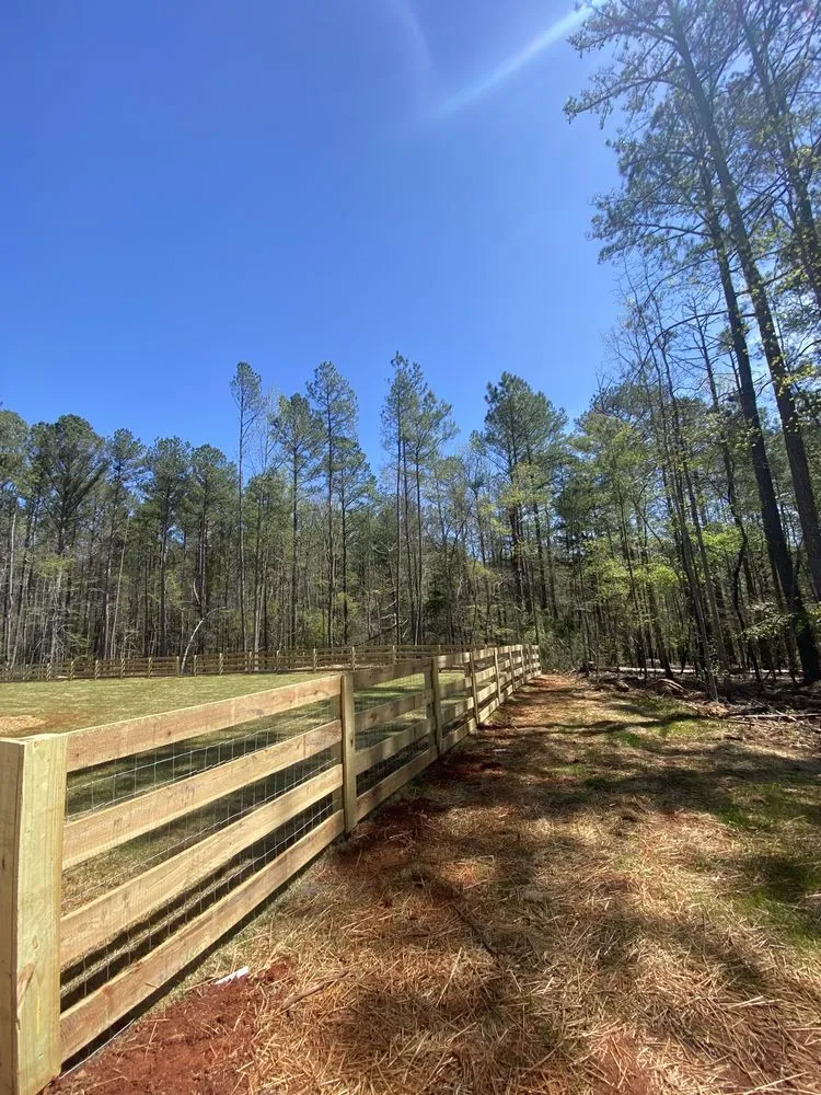 Reliable yard cleanup service experts serving Molena, GA - Akins Fencing & Landscaping