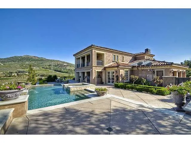 Local residential landscaping experts serving Vista, CA - AKS Pools