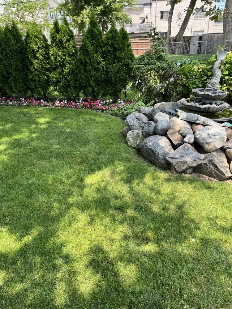 Affordable yard cleanup service experts serving Evanston, IL - Al Gomez Landscaping