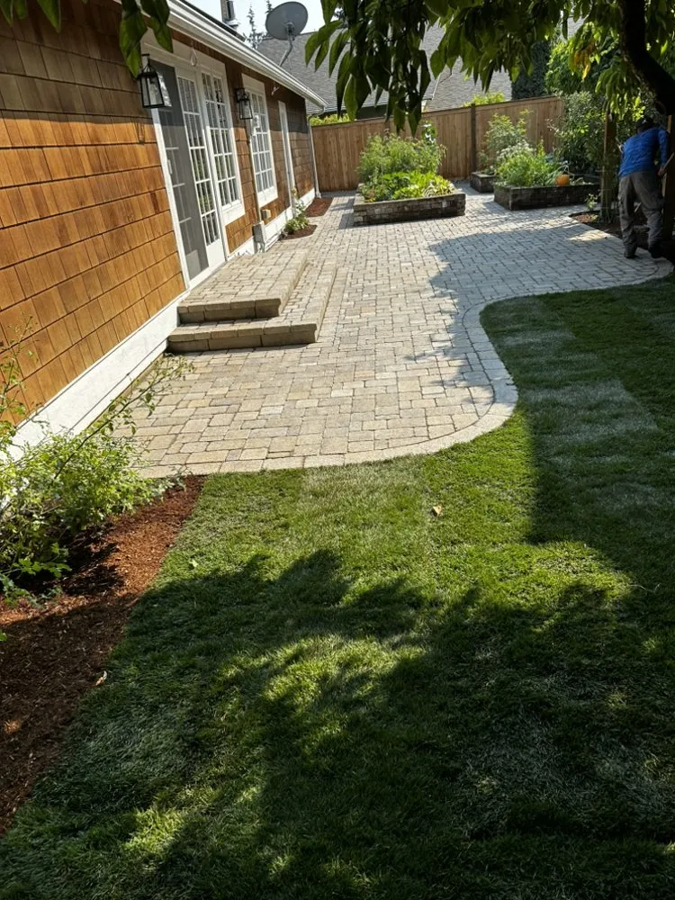 Local lawn mowing service with custom design in Tacoma, WA by A&L Lanscape & Pavers