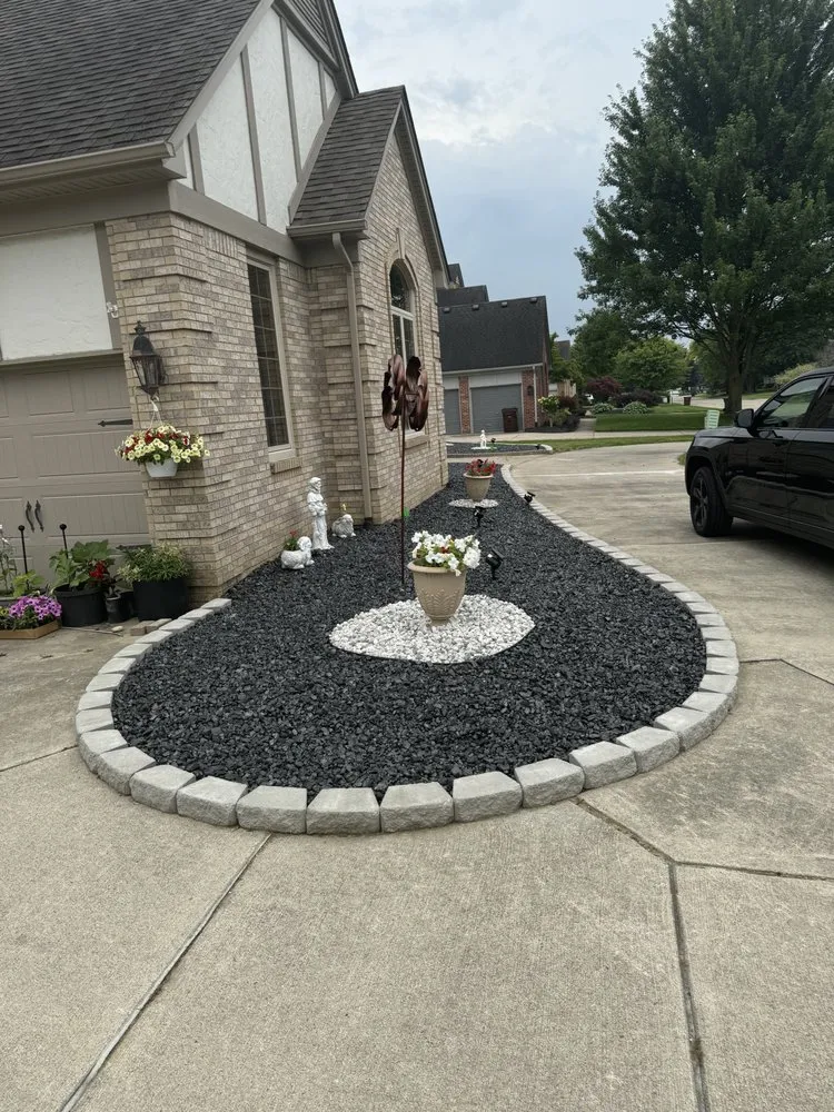 Custom outdoor landscaping experts serving Sterling Heights, MI - Al Mati