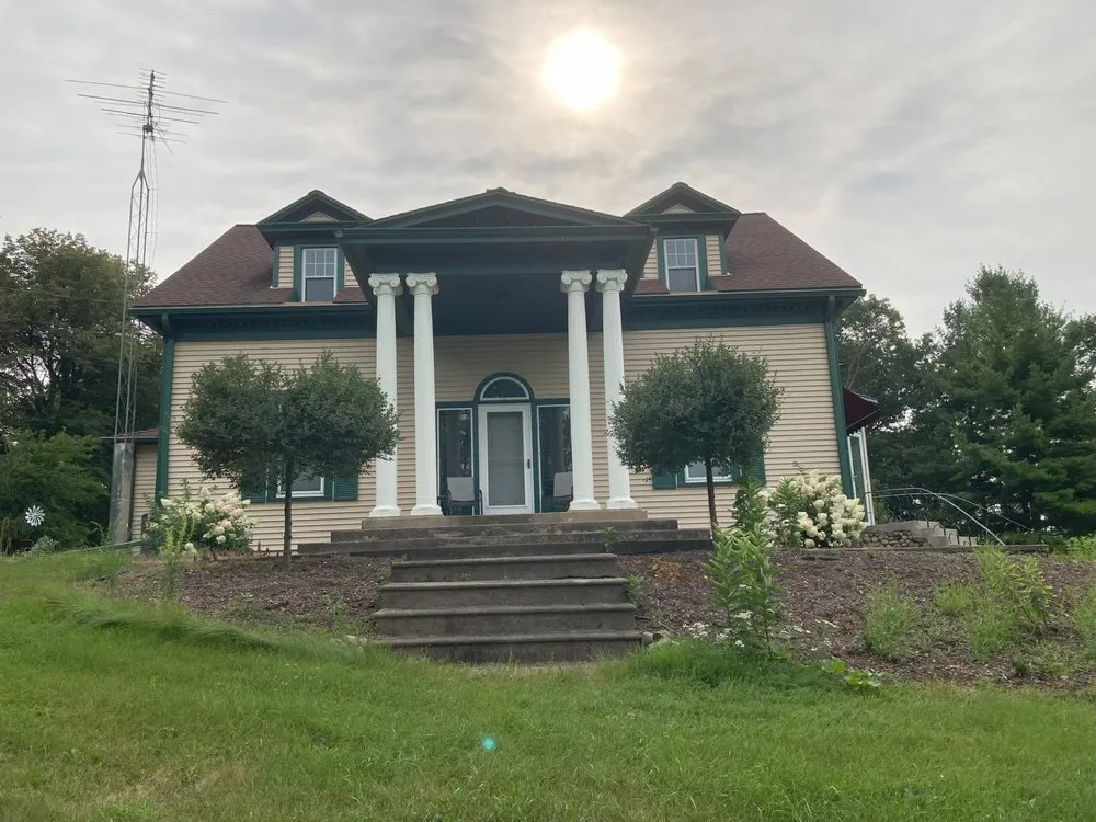 Top-rated yard maintenance in BYRON, WI by Ala Landscaping