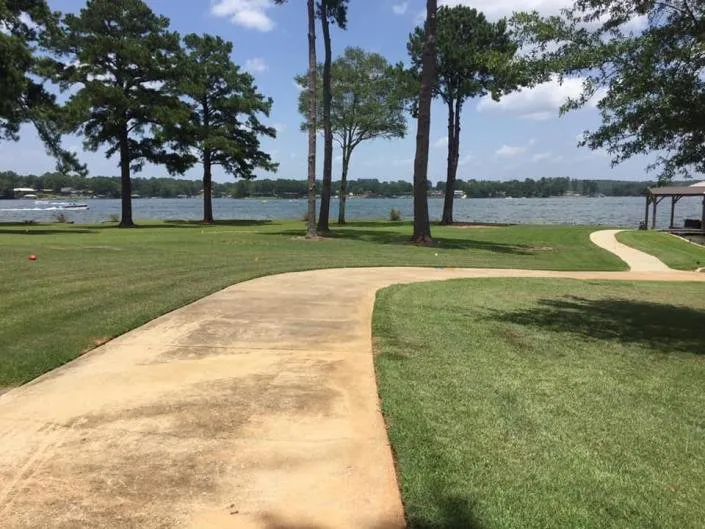 Expert yard maintenance experts serving Vinemont, AL - Alabama Dirt Worx