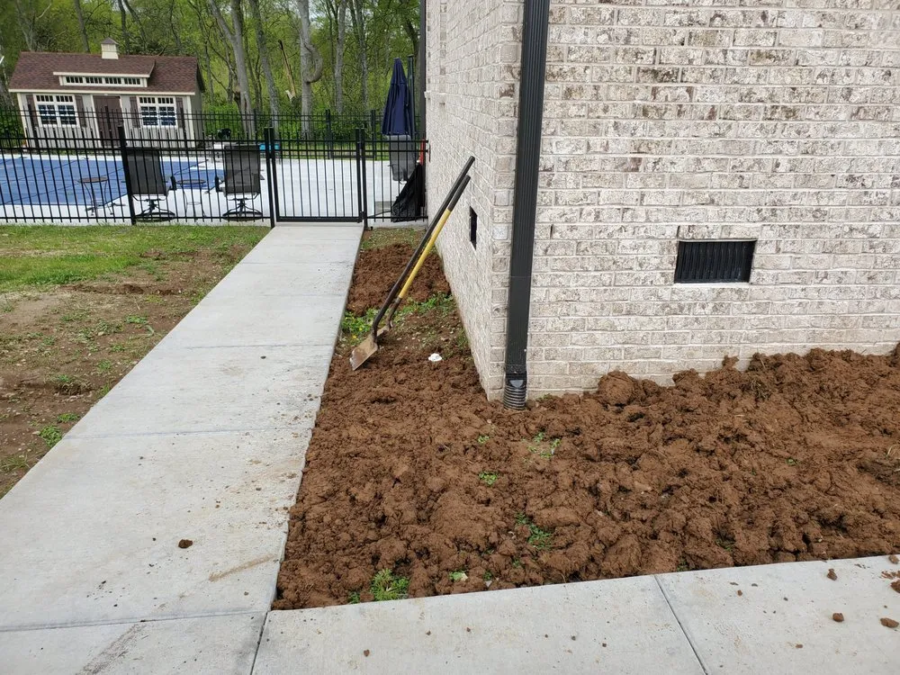 Top-rated yard maintenance in Alexander City, AL by Alabama Fence And Landscape Contractors