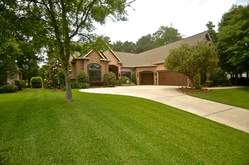 Expert yard cleanup service for residential properties in Montgomery, AL by Alabama Lawn Care Experts