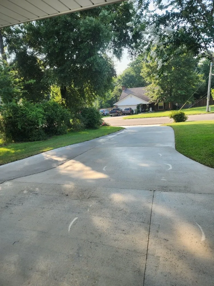 Local landscape installation experts serving Enterprise, AL - Alabama Lawn Medic