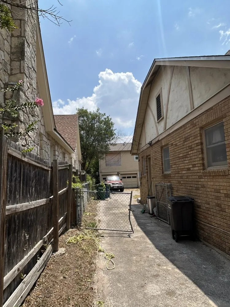 Professional yard maintenance for residential properties in San Antonio, TX by Alamo City Landscaping & Lawn services