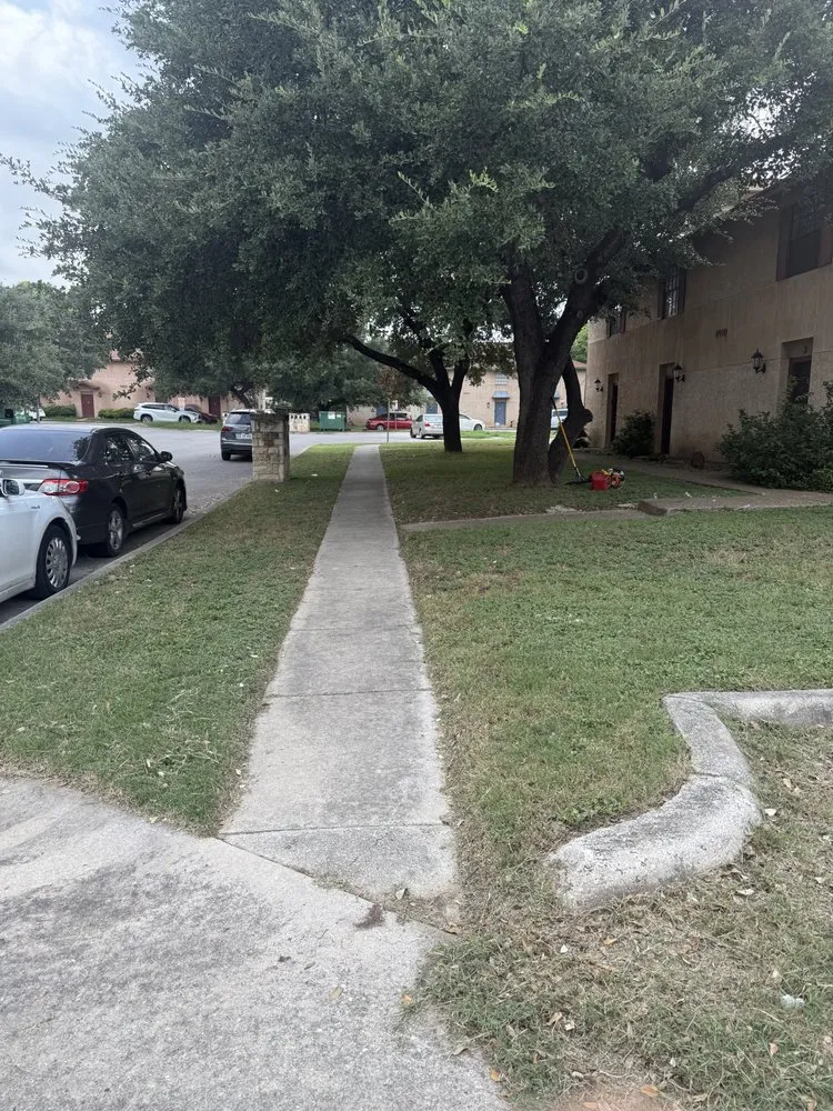 Top-rated outdoor landscaping with custom design in San Antonio, TX by Alamo City Landscaping & Lawn services