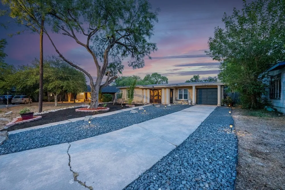 Custom lawn care service experts serving San Antonio, TX - Alamo City Tree Service & Landscaping