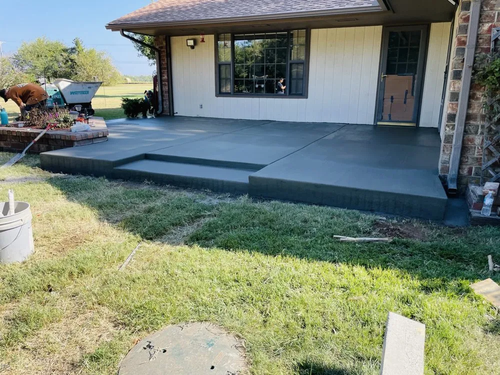 Top-rated lawn care service in Moore, OK - Alamos Concrete & Landscaping