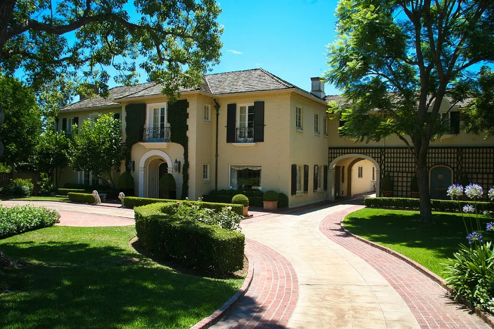 Expert lawn care service experts serving Irwindale, CA - Alan Dunn Landscape Design