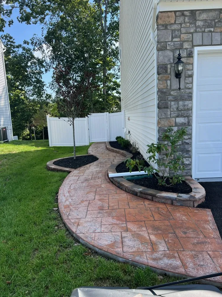 Custom yard maintenance in Dale City, VA - Alan Landscaping