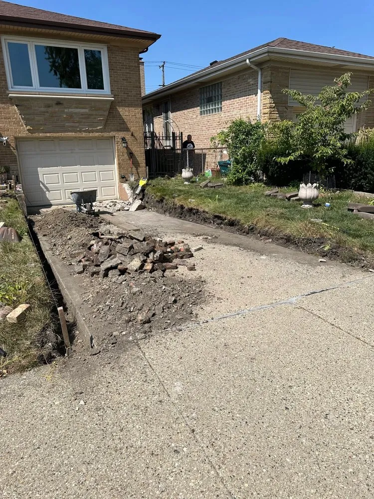 Professional outdoor landscaping in Chicago, IL by Alanis concrete services