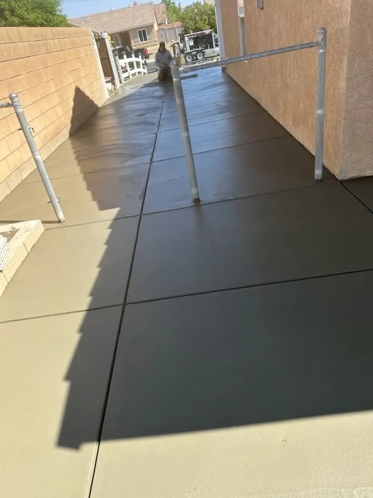 Affordable lawn care service with custom design across Palmdale, CA - AlanisOutdoorLiving