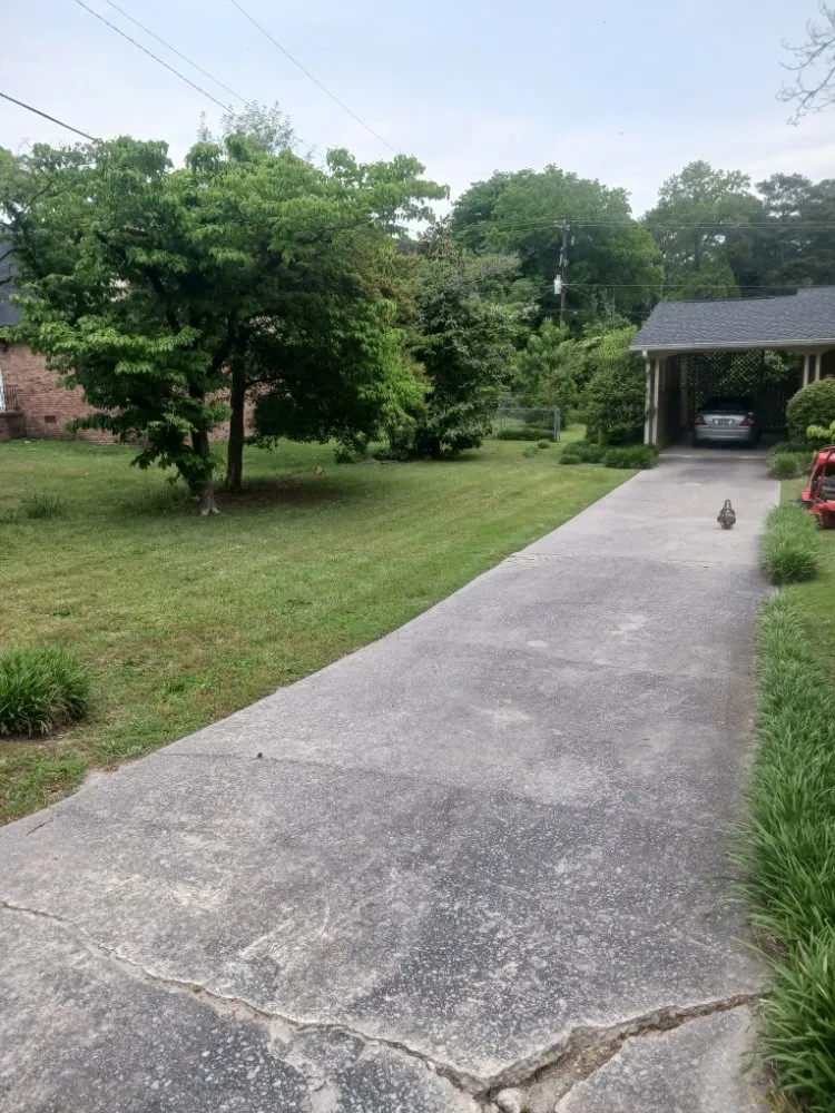 Affordable lawn care service in Bradley, SC - Alan's Lawn Maintenance