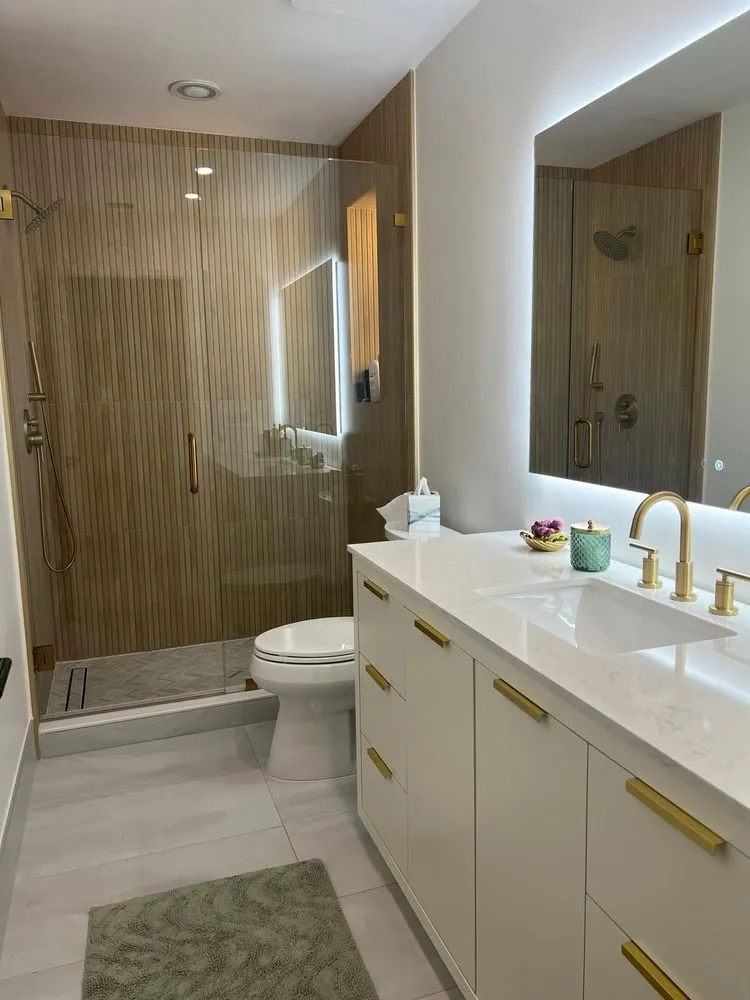 Local lawn mowing service experts serving Pembroke Pines, FL - Alava Management