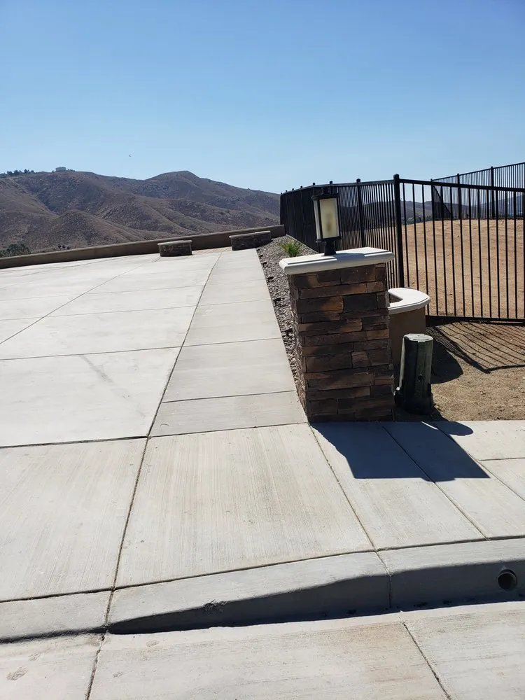 Top-rated lawn mowing service in Jurupa Valley, CA by Alavez landscaping