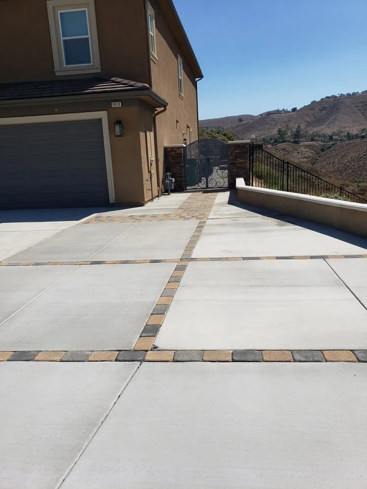 Reliable outdoor landscaping in Jurupa Valley, CA by Alavez landscaping