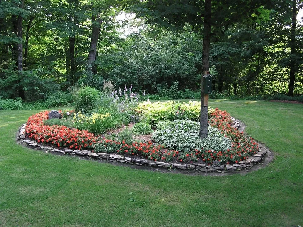 Professional yard cleanup service in North Bellmore, NY by Albert Pernice Landscaping