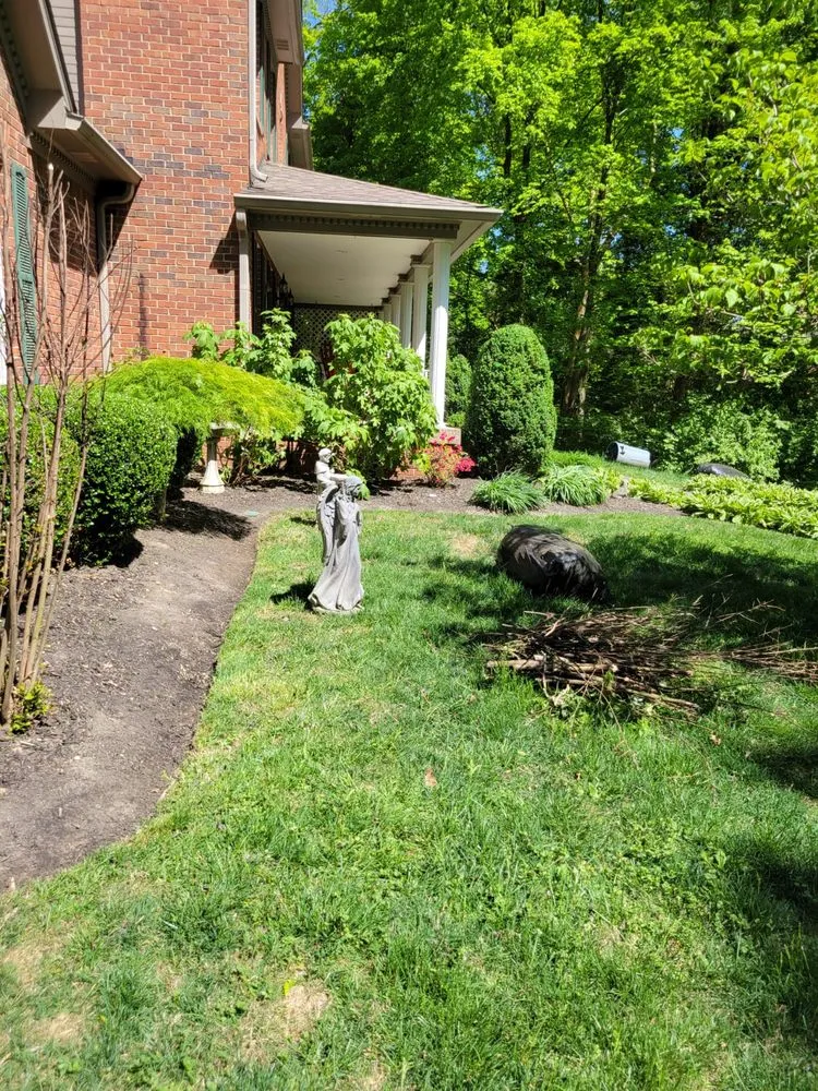 Custom yard maintenance in Louisville, KY by Alberto Alavez Professional Lawn Services