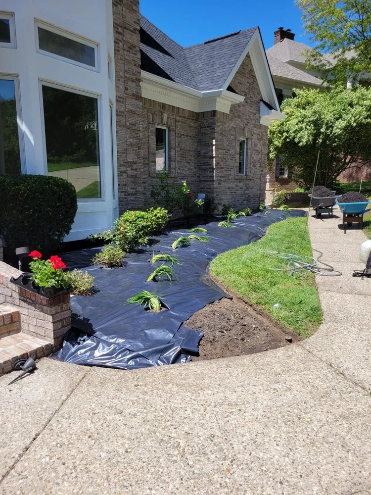 Local landscaping services in Louisville, KY - Alberto Alavez Professional Lawn Services