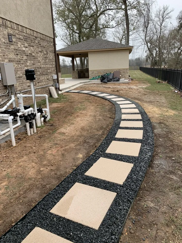 Expert lawn care service experts serving Sugar Land, TX - Alberto lawn services