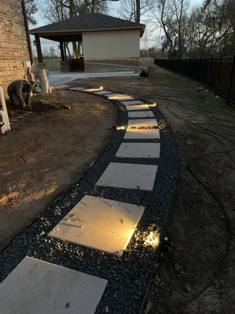 Top-rated lawn mowing service experts serving Sugar Land, TX - Alberto lawn services