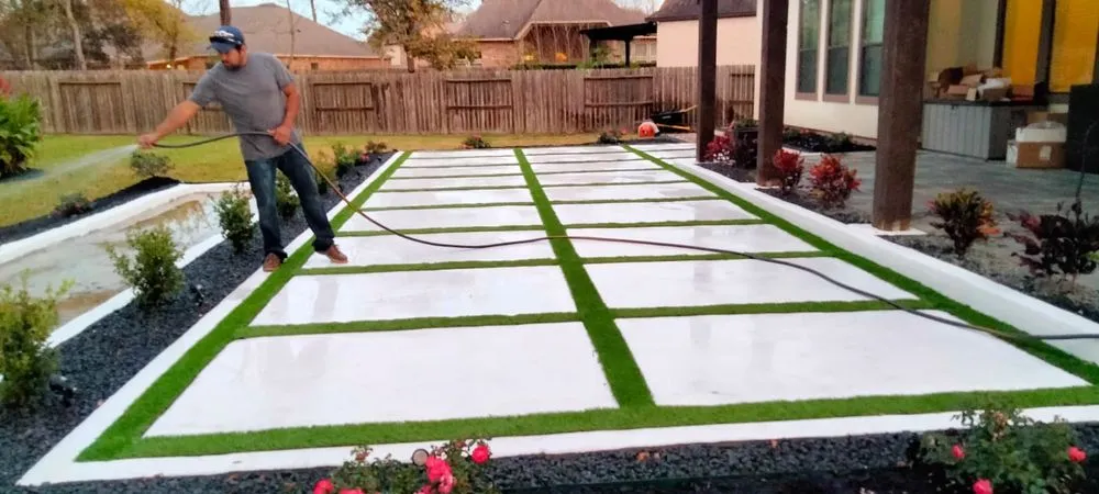 Local lawn mowing service experts serving Sugar Land, TX - Alberto lawn services