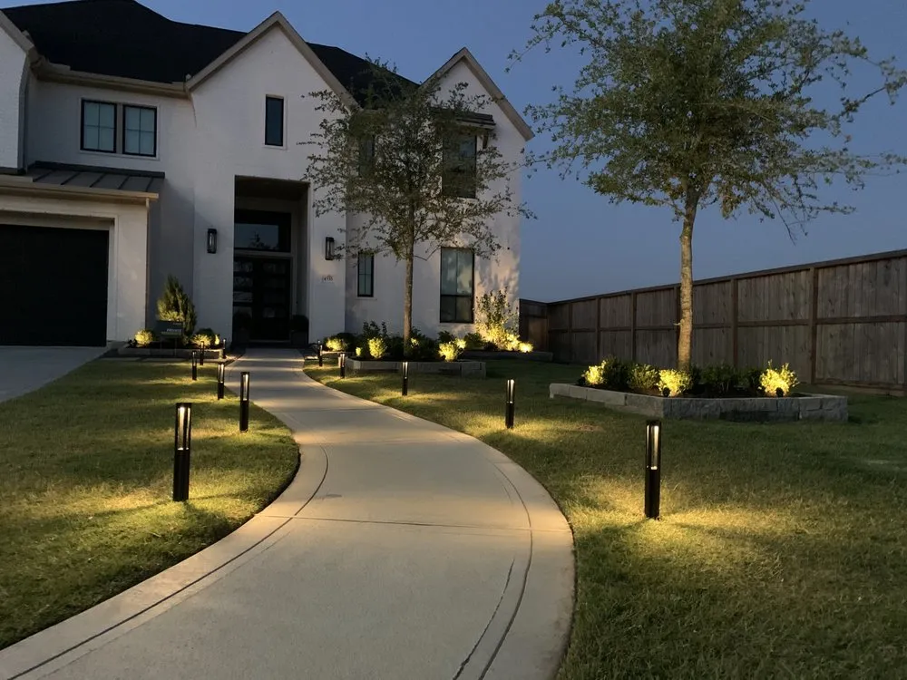 Professional lawn care service for year-round maintenance in Sugar Land, TX by Alberto lawn services