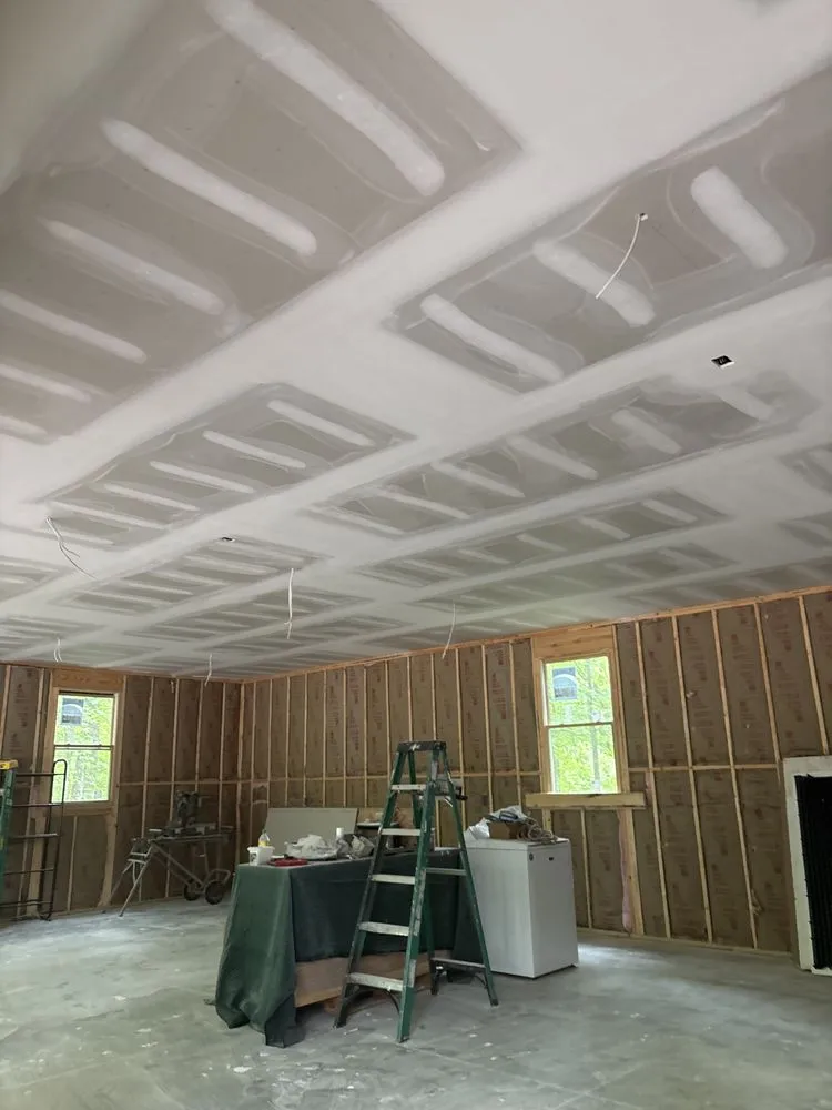 Custom yard cleanup service in Powell, TN by Alberto Lawncare