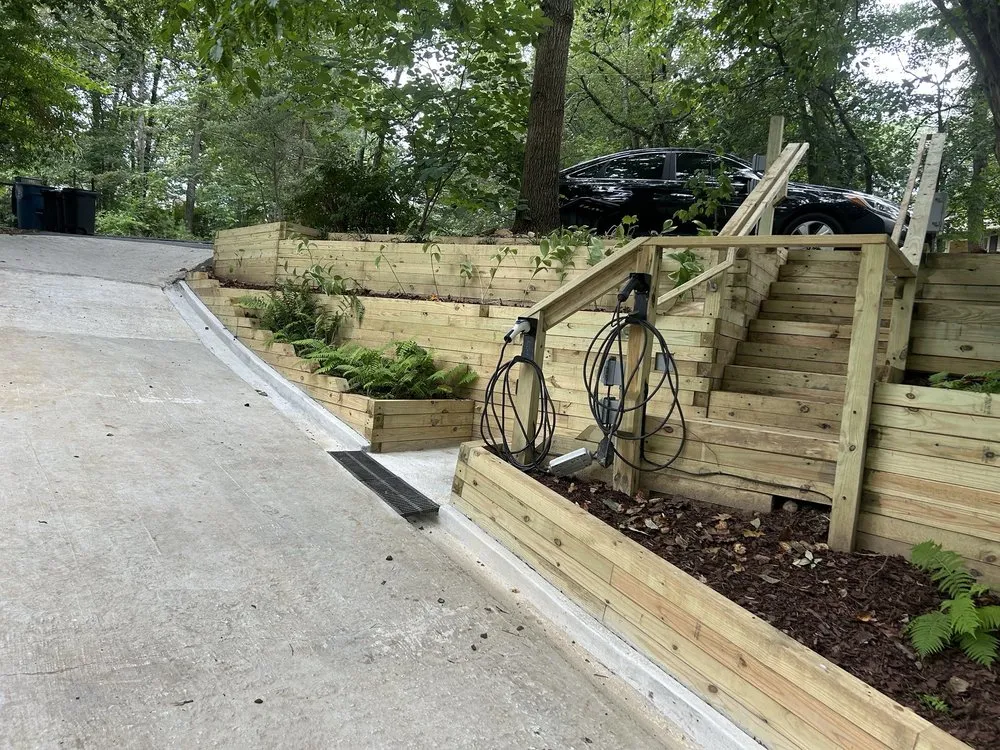 Professional residential landscaping in West Springfield, VA by Alberto Patio Design