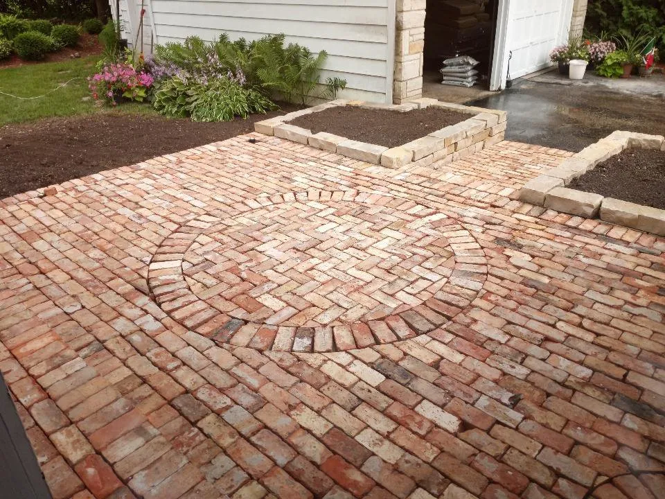 Top-rated yard cleanup service for beautiful yards across West Milwaukee, WI - Albor Landscaping