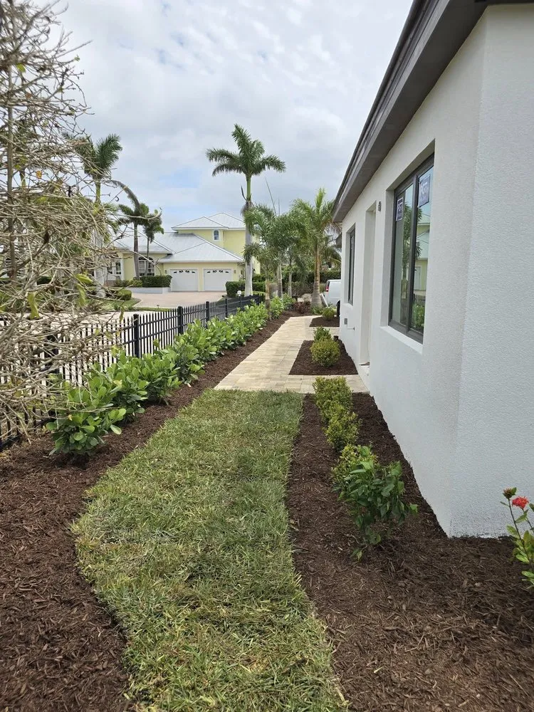 Affordable yard maintenance in Parrish, FL - Albright Landscaping