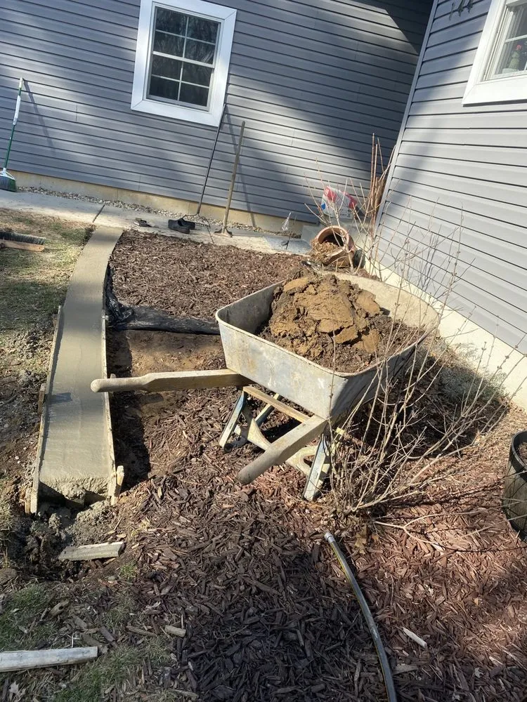 Reliable yard cleanup service with custom design in Springfield, IL by Alc Labor Springfield