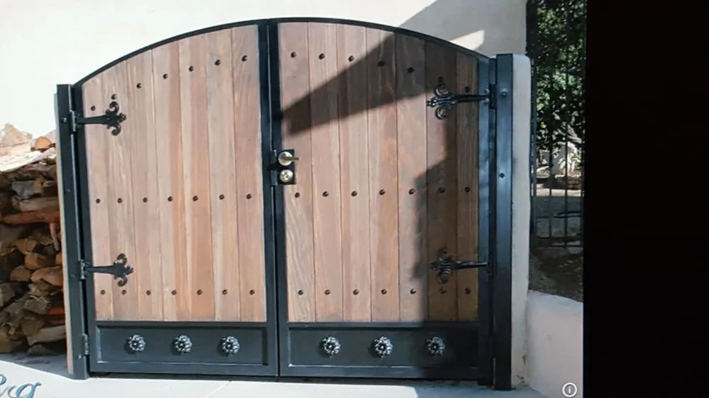 Custom garden landscaping with custom design in Moreno Valley, CA by Aldama's Garden Maintenance