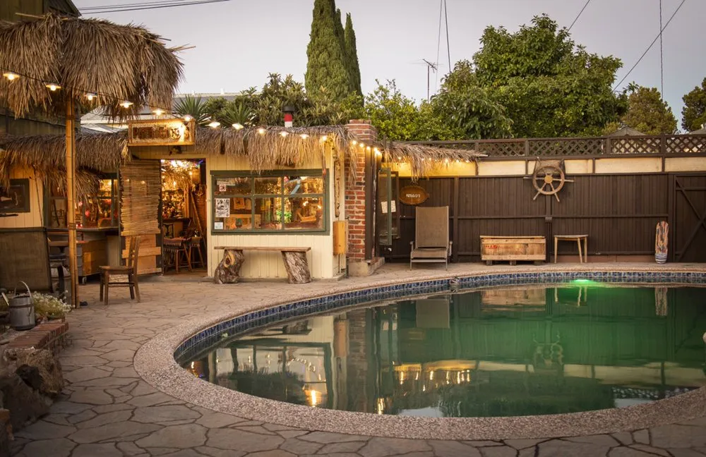 Affordable yard cleanup service for year-round maintenance across Huntington Beach, CA - ALDIA