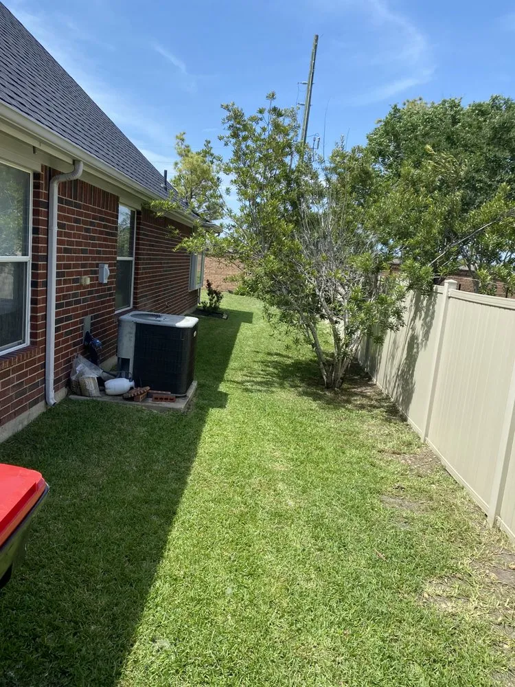 Top-rated landscaping services for beautiful yards in Houston, TX by Aleaf Landscaping