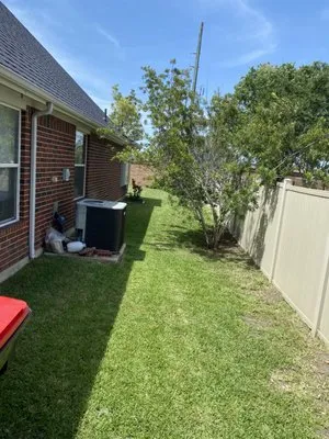 Aleaf Landscaping Logo