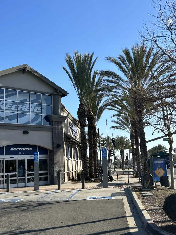 Custom lawn mowing service experts serving Huntington Park, CA - Alejairos landscaping