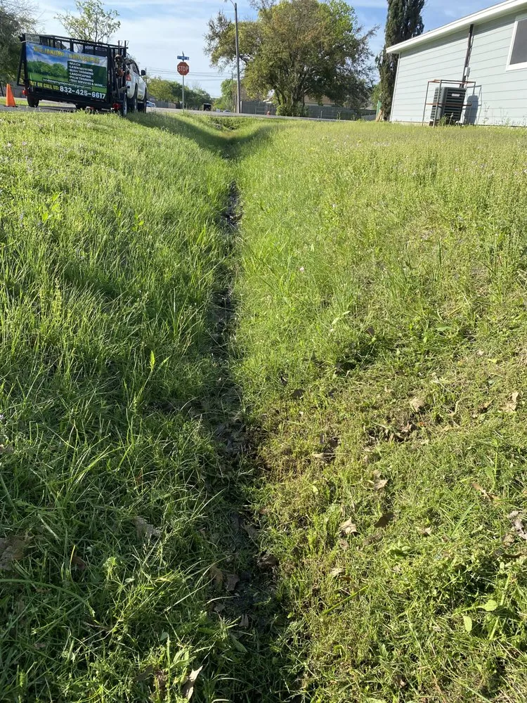 Professional lawn mowing service in South Houston, TX by Alejandro Landscapes