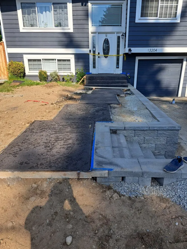 Affordable yard cleanup service for year-round maintenance across Everett, WA - Alejandro’s Landscaping & Construction