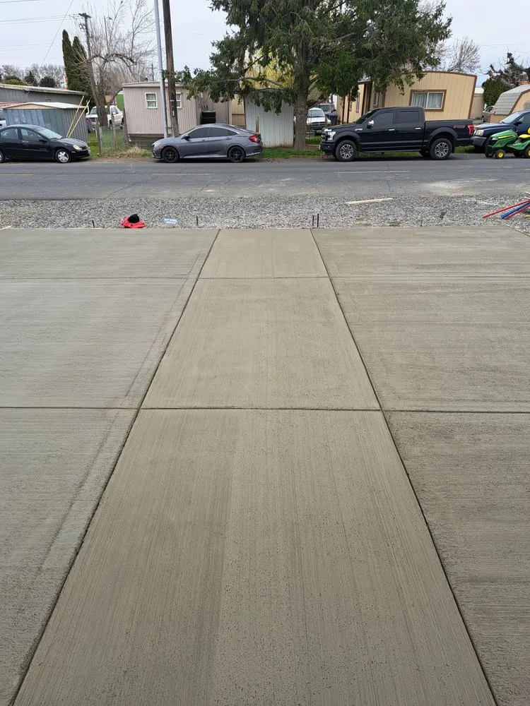 Trusted lawn care service experts serving Everett, WA - Alejandro’s Landscaping & Construction