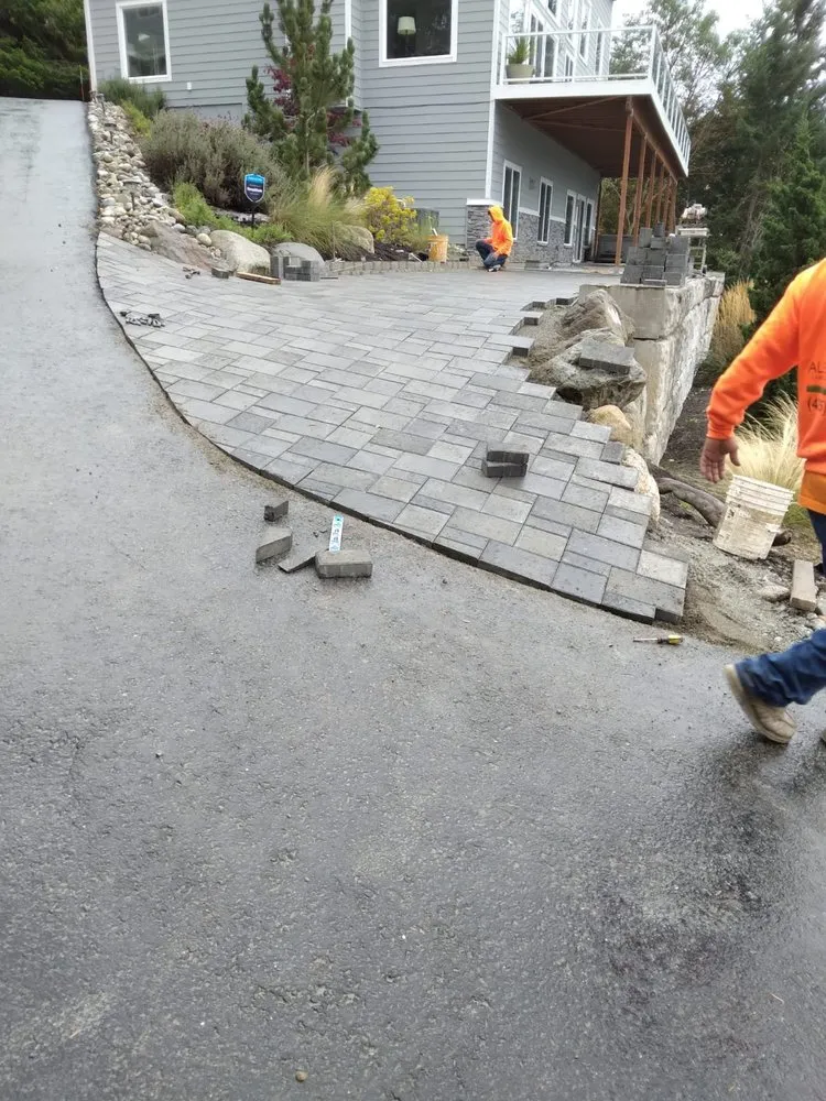 Trusted lawn mowing service in Everett, WA by Alejandro’s Landscaping & Construction