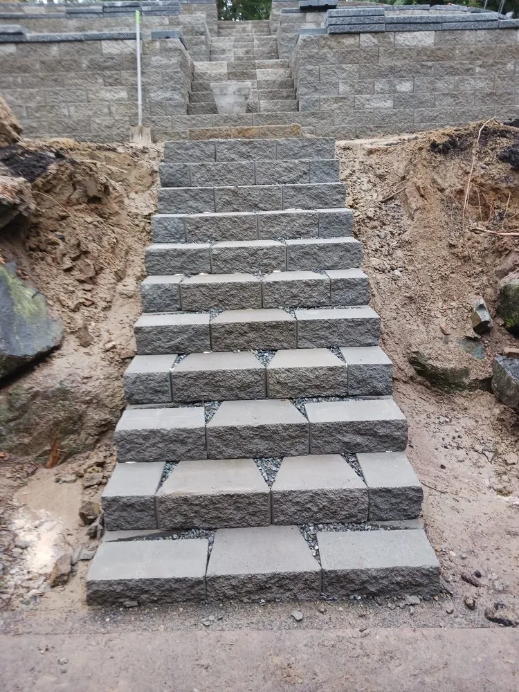 Professional yard maintenance with custom design across Everett, WA - Alejandro’s Landscaping & Construction