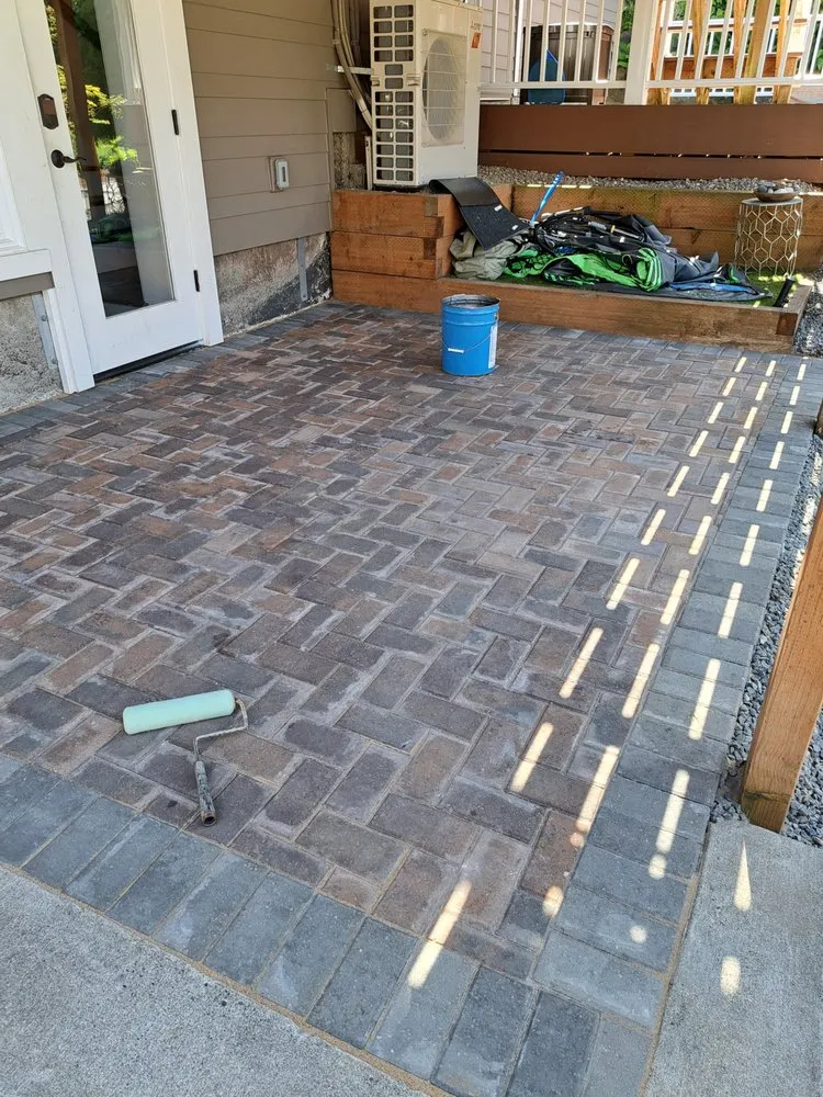 Expert outdoor landscaping for residential properties in Everett, WA by Alejandro’s Landscaping & Construction