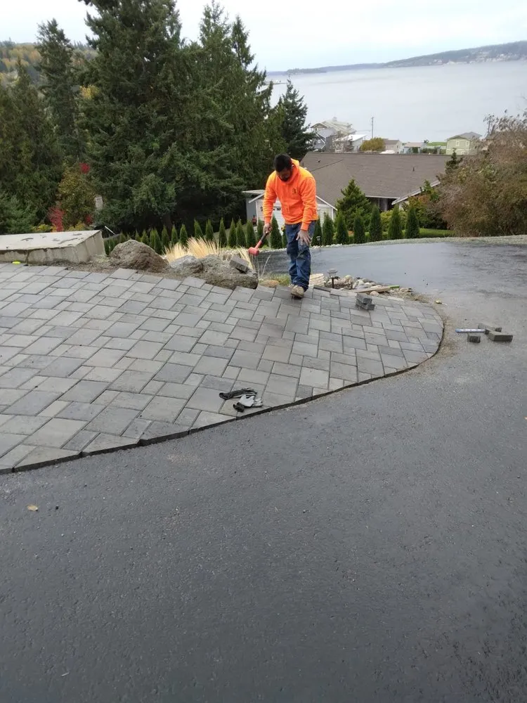 Professional landscaping services for year-round maintenance across Everett, WA - Alejandro’s Landscaping & Construction