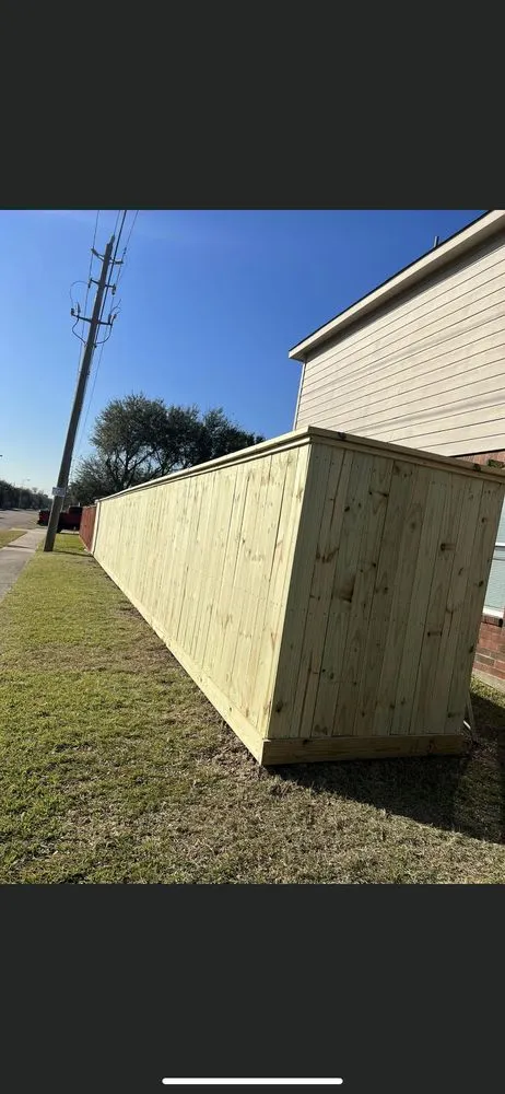 Trusted landscape design for year-round maintenance in Rosharon, TX by Aleman Fencing & Landscaping
